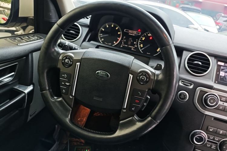 Used Land Rover Discovery 2016 3.0 SC Obsidian Black Heritage Edition HSE Steering Wheel