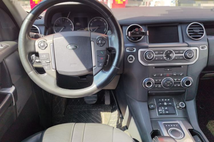 Used Land Rover Discovery 2016 3.0 SC Obsidian Black Heritage Edition HSE Steering Wheel