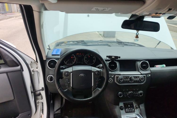 Used Land Rover Discovery 2016 3.0 SC V6 SE Steering Wheel