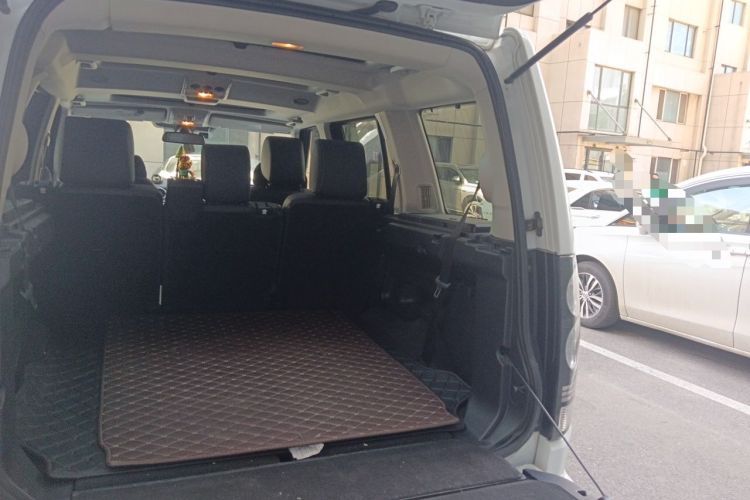 Used Land Rover Discovery 2016 4th Generation 3.0 SC Black Edition Collection HSE Trunk