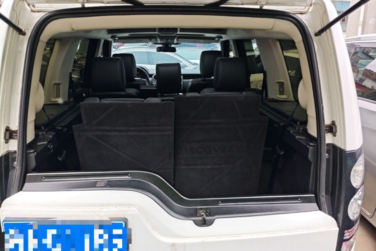 Used Land Rover Discovery 2016 3.0 SC Obsidian Black Heritage Edition HSE Trunk