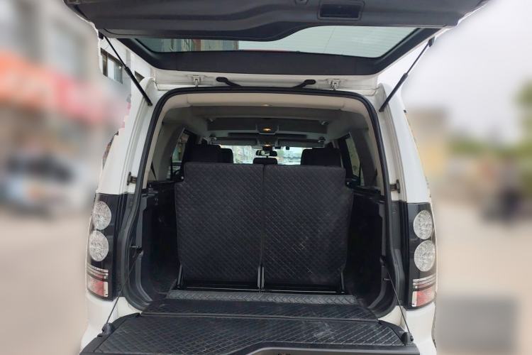 Used Land Rover Discovery 2016 3.0 SC V6 SE Trunk