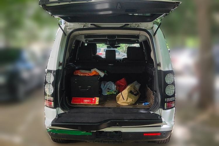 Used Land Rover Discovery 2016 3.0 SC Obsidian Black Heritage Edition HSE Trunk