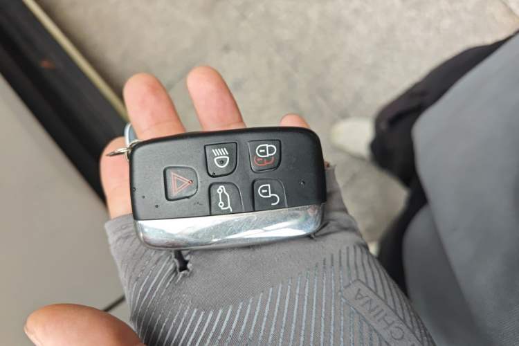 Used Land Rover Discovery 2016 3.0 SC V6 HSE Vehicle Key