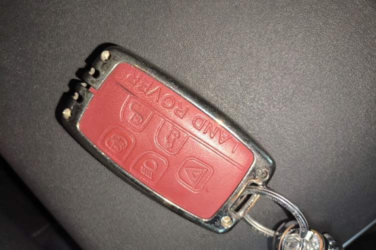 Used Land Rover Discovery 2016 3.0 SC V6 SE Vehicle Key