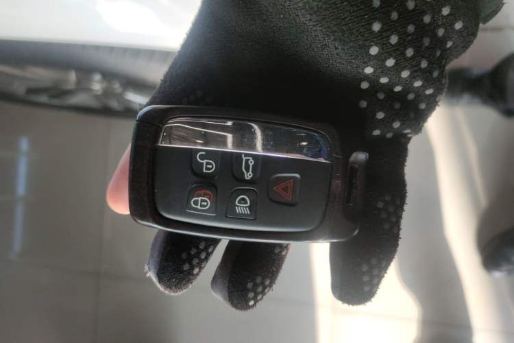 Used Land Rover Discovery 2016 3.0 SC V6 HSE Vehicle Key