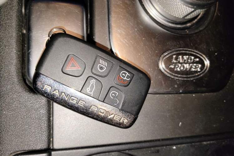 Used Land Rover Discovery 2016 3.0 SC V6 HSE Vehicle Key
