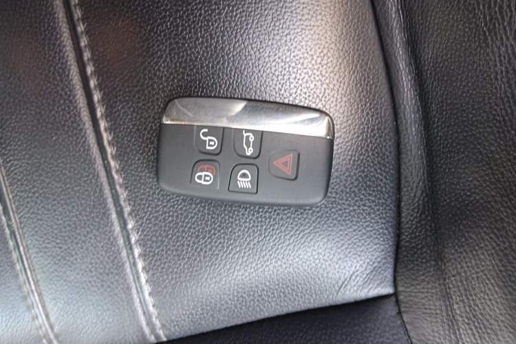 Used Land Rover Discovery 2016 4th Generation 3.0 SC Black Edition Collection HSE Vehicle Key