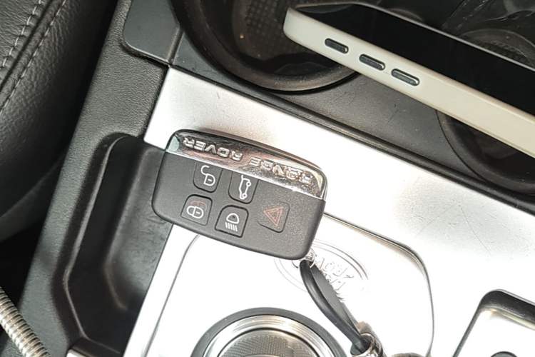 Used Land Rover Discovery 2016 3.0 SC V6 SE Vehicle Key
