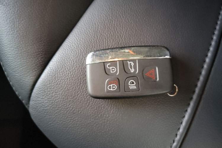 Used Land Rover Discovery 2016 3.0 SC Obsidian Black Heritage Edition HSE Vehicle Key