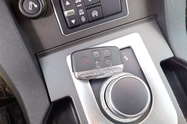 Used Land Rover Discovery 2016 3.0 SC Obsidian Black Heritage Edition HSE Vehicle Key