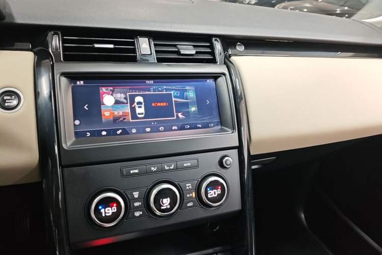 Used Land Rover Discovery 2017 3.0 SC V6 SE Audio And AC Panel