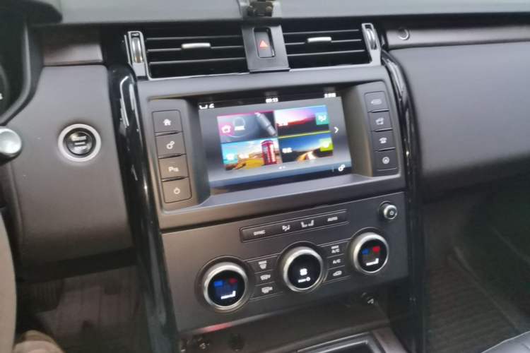 Used Land Rover Discovery 2017 3.0 SC V6 SE Audio And AC Panel