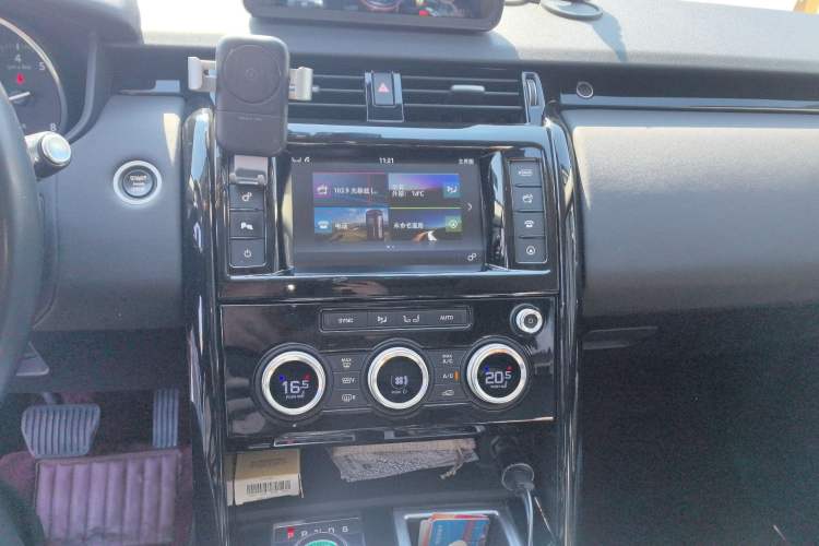 Used Land Rover Discovery 2017 3.0 SC V6 SE Audio And AC Panel