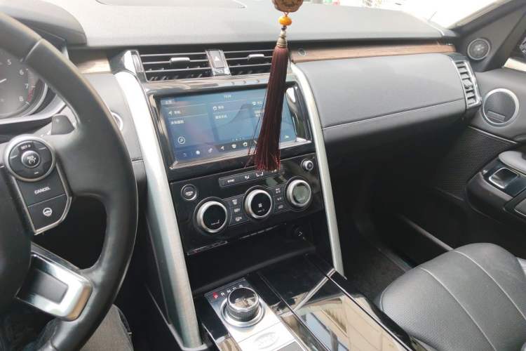 Used Land Rover Discovery 2017 3.0 SC V6 HSE Audio And AC Panel