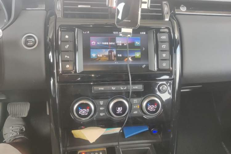 Used Land Rover Discovery 2017 3.0 SC V6 S Audio And AC Panel