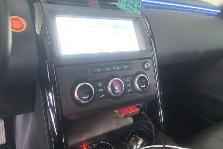 Used Land Rover Discovery 2017 3.0 SC V6 SE Audio And AC Panel