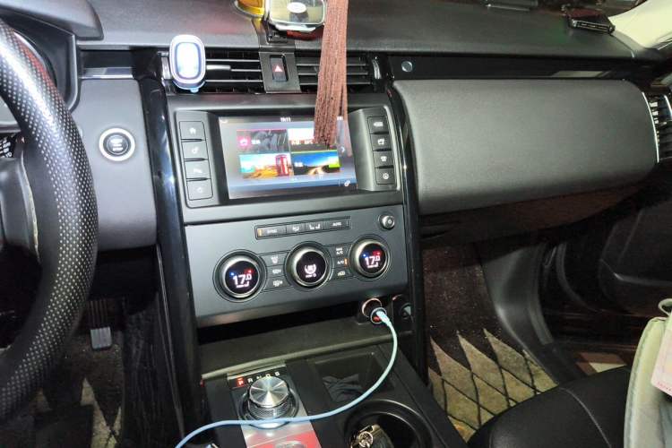 Used Land Rover Discovery 2017 3.0 SC V6 SE Audio And AC Panel