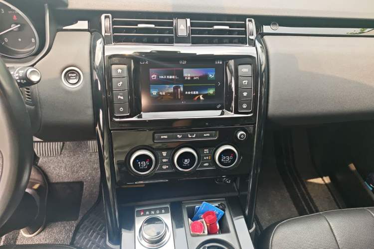 Used Land Rover Discovery 2017 3.0 SC V6 SE Audio And AC Panel