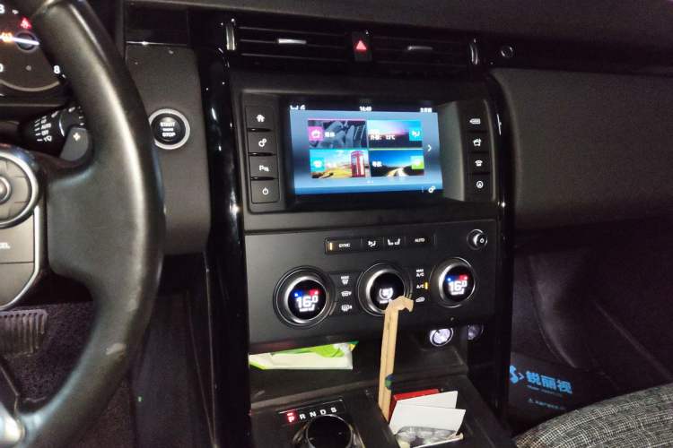 Used Land Rover Discovery 2017 3.0 SC V6 SE Audio And AC Panel