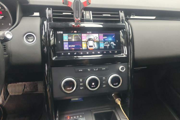 Used Land Rover Discovery 2017 3.0 SC V6 SE Audio And AC Panel