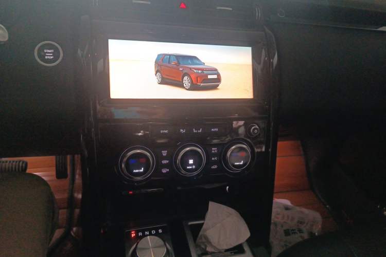 Used Land Rover Discovery 2017 3.0 SC V6 SE Audio And AC Panel