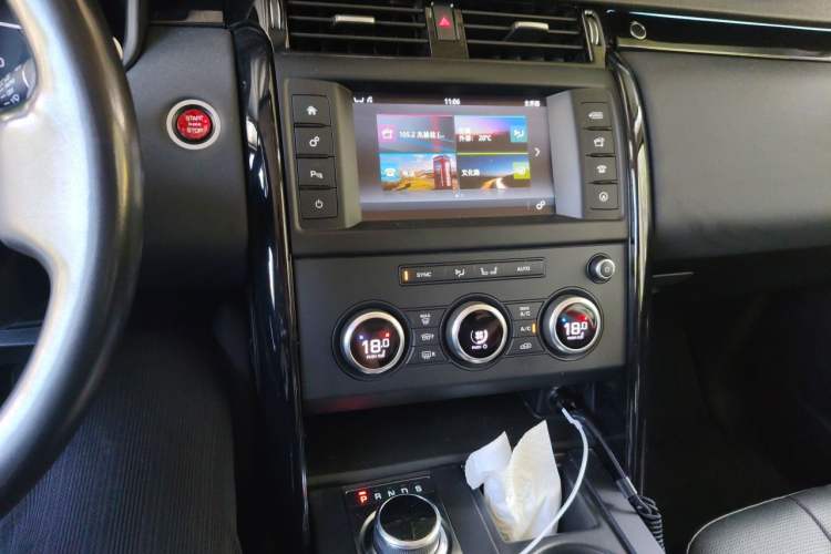 Used Land Rover Discovery 2017 3.0 SC V6 SE Audio And AC Panel