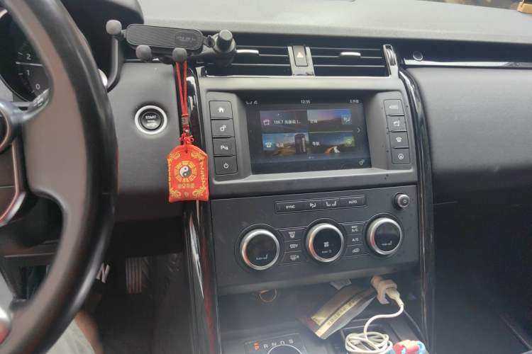 Used Land Rover Discovery 2017 3.0 SC V6 S Audio And AC Panel