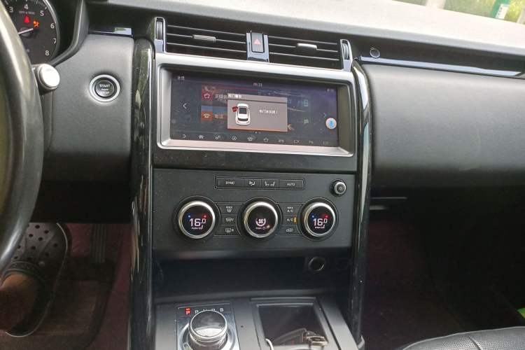 Used Land Rover Discovery 2017 3.0 SC V6 SE Audio And AC Panel