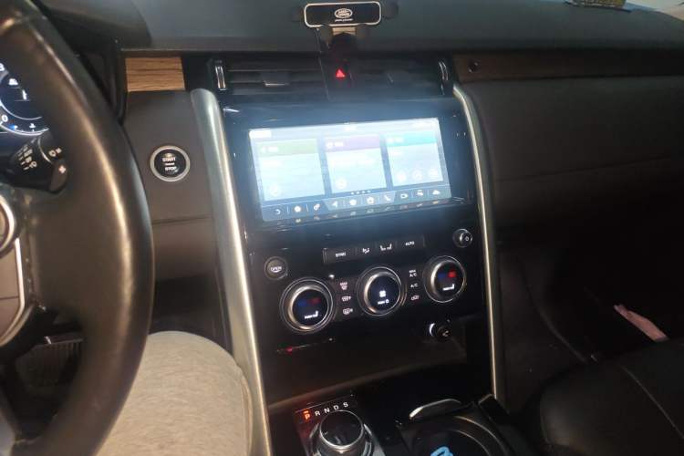Used Land Rover Discovery 2017 3.0 SC V6 HSE Audio And AC Panel