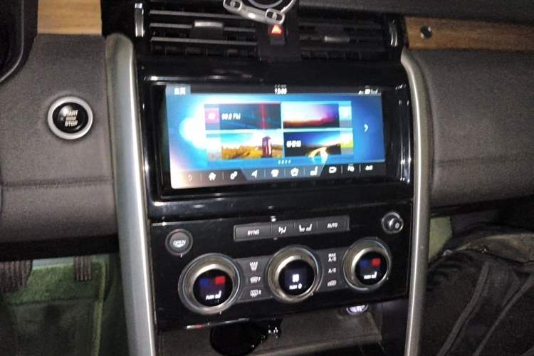 Used Land Rover Discovery 2017 3.0 SC V6 HSE Audio And AC Panel