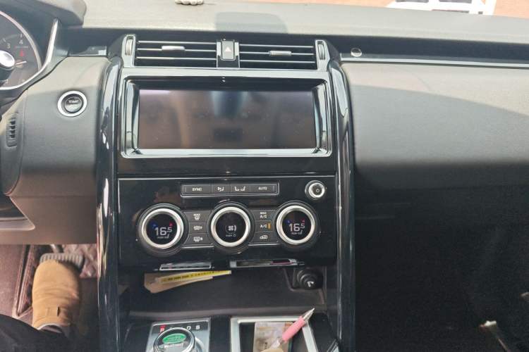 Used Land Rover Discovery 2017 3.0 SC V6 SE Audio And AC Panel
