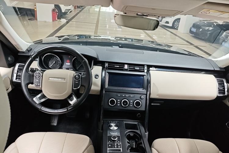 Used Land Rover Discovery 2017 3.0 SC V6 SE Center Console