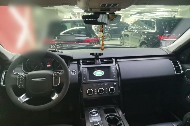 Used Land Rover Discovery 2017 3.0 SC V6 SE Center Console