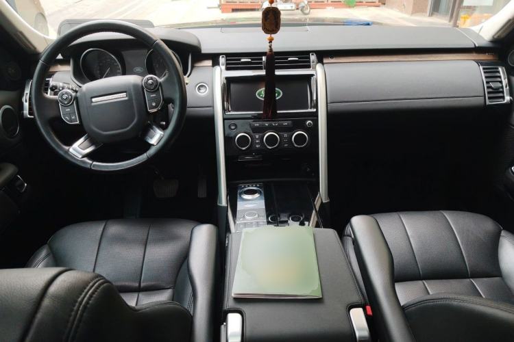 Used Land Rover Discovery 2017 3.0 SC V6 HSE Center Console