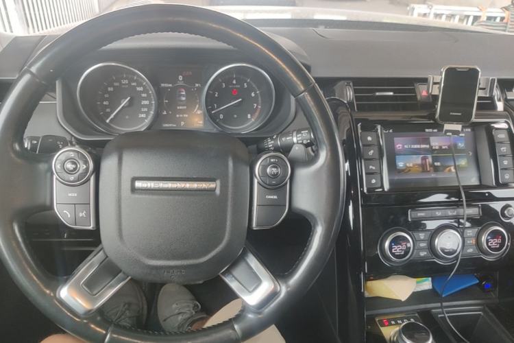 Used Land Rover Discovery 2017 3.0 SC V6 S Center Console