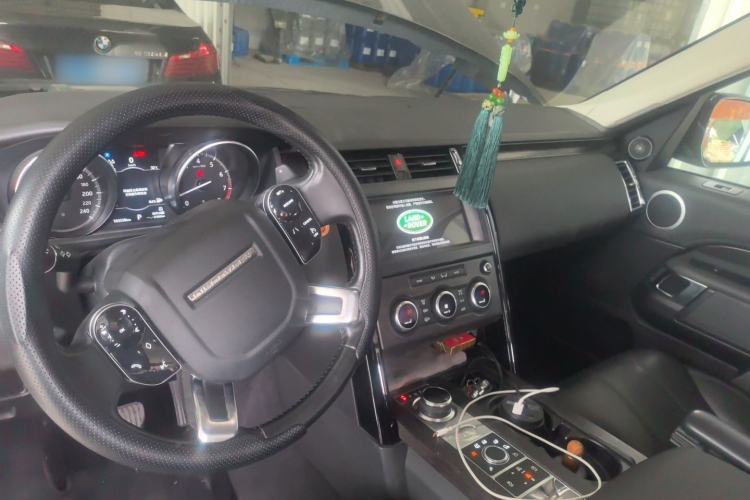 Used Land Rover Discovery 2017 3.0 SC V6 SE Center Console