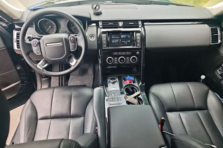 Used Land Rover Discovery 2017 3.0 SC V6 SE Center Console