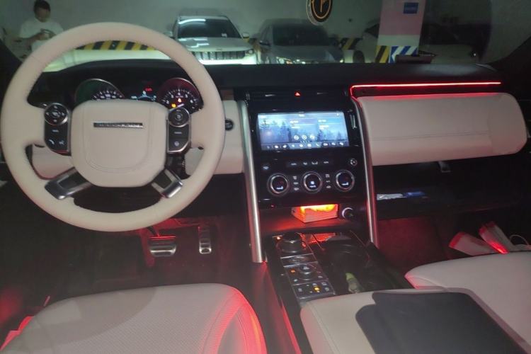 Used Land Rover Discovery 2017 3.0 SC V6 HSE Center Console