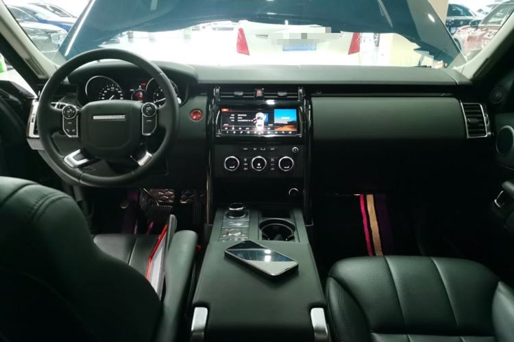 Used Land Rover Discovery 2017 3.0 SC V6 S Center Console