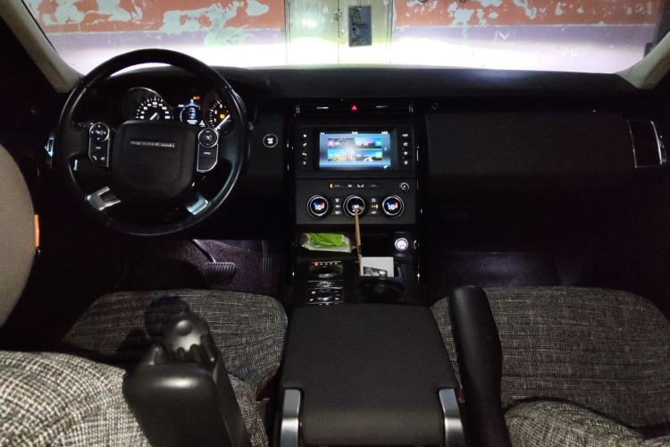 Used Land Rover Discovery 2017 3.0 SC V6 SE Center Console