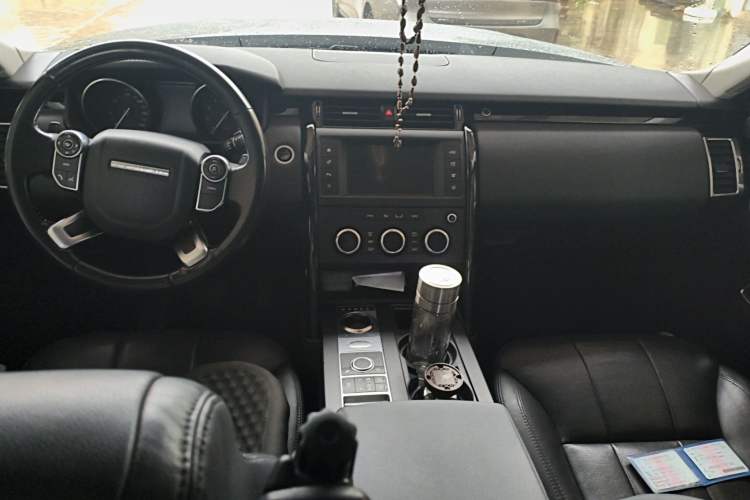 Used Land Rover Discovery 2017 3.0 SC V6 HSE Center Console