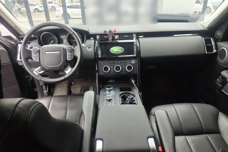 Used Land Rover Discovery 2017 3.0 SC V6 SE Center Console