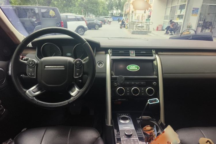 Used Land Rover Discovery 2017 3.0 SC V6 HSE Center Console