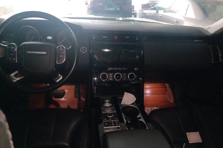 Used Land Rover Discovery 2017 3.0 SC V6 SE Center Console