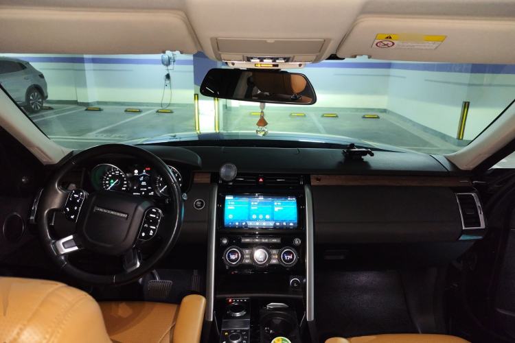 Used Land Rover Discovery 2017 3.0 SC V6 HSE Center Console