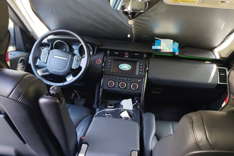Used Land Rover Discovery 2017 3.0 SC V6 SE Center Console