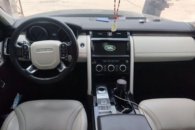 Used Land Rover Discovery 2017 3.0 SC V6 First Edition Limited Edition Center Console