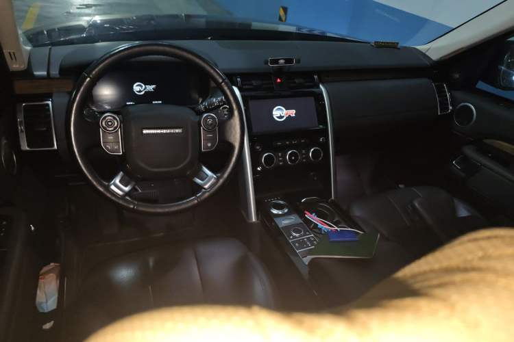 Used Land Rover Discovery 2017 3.0 SC V6 HSE Center Console