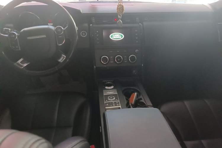 Used Land Rover Discovery 2017 5th Generation 3.0 V6 SE Center Console